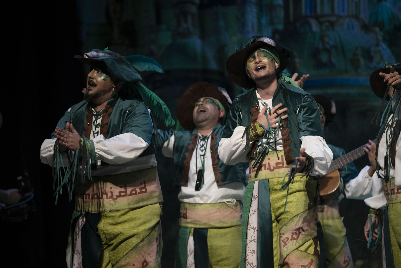 Imágenes de la actuación de la comparsa de Sevilla 'Ciudad Esmeralda' en el Carnaval Colombino