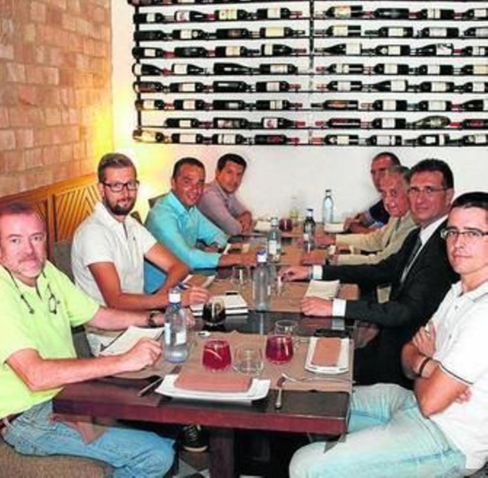 El restaurante La Mirta acogió un entretenido y ameno debate.