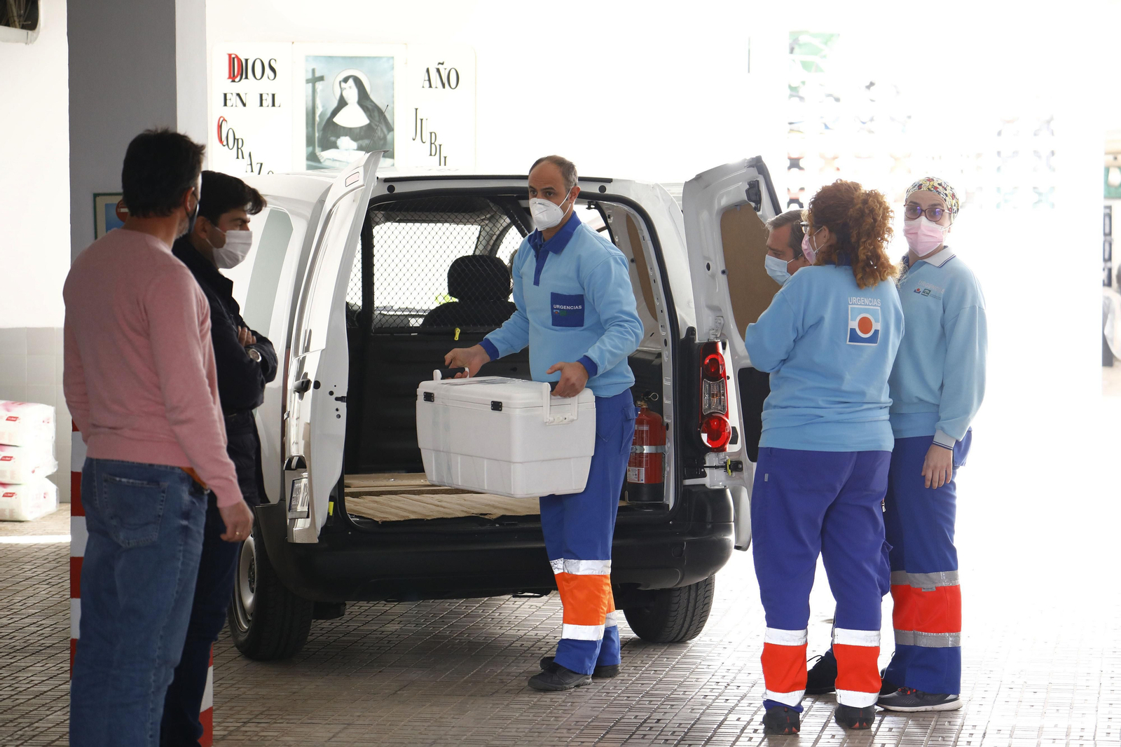 Fotos: La vacuna contra el coronavirus llega cargada de victoria y esperanza