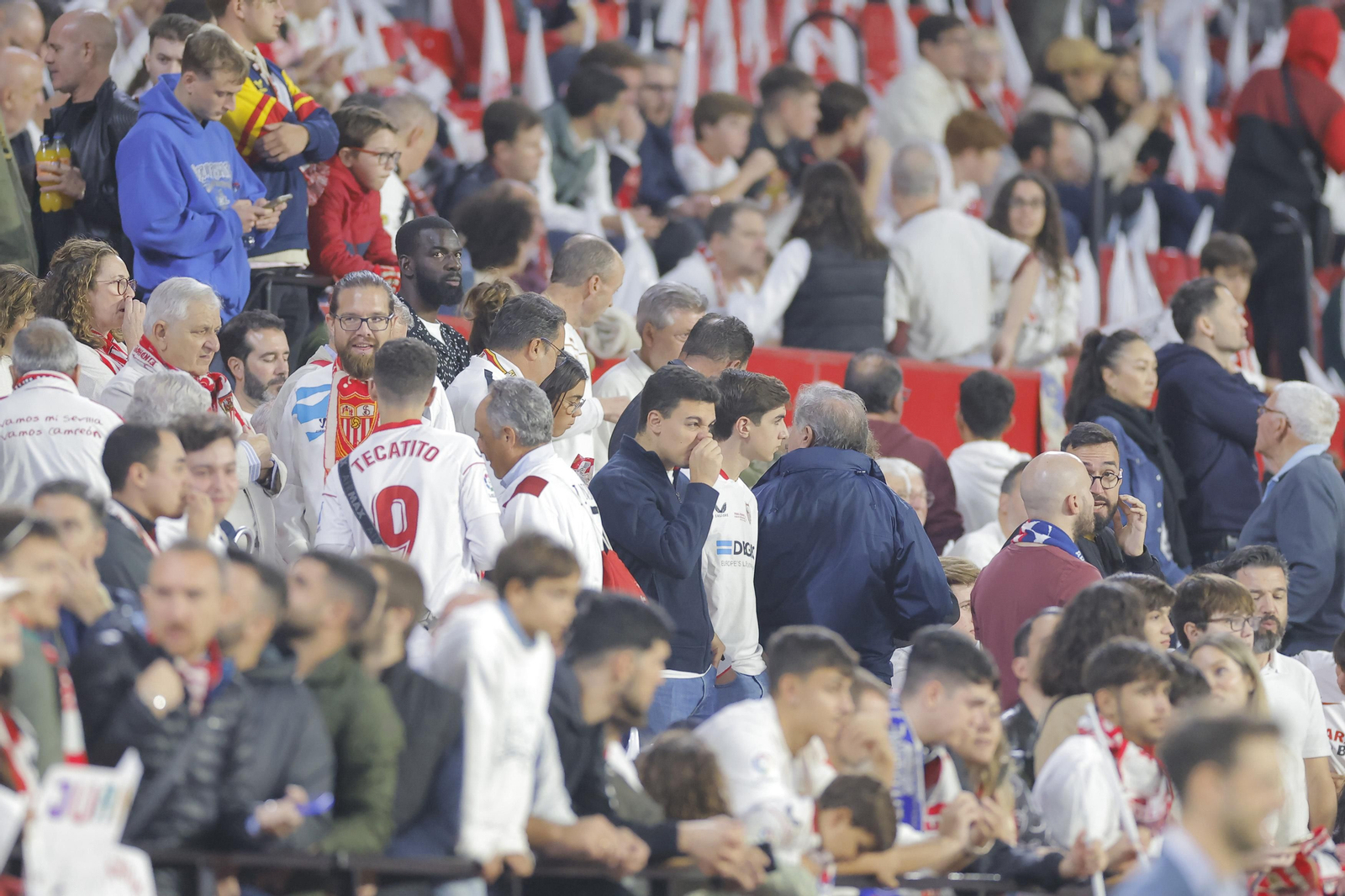 Búscate en las fotos del Sevilla-Arsenal