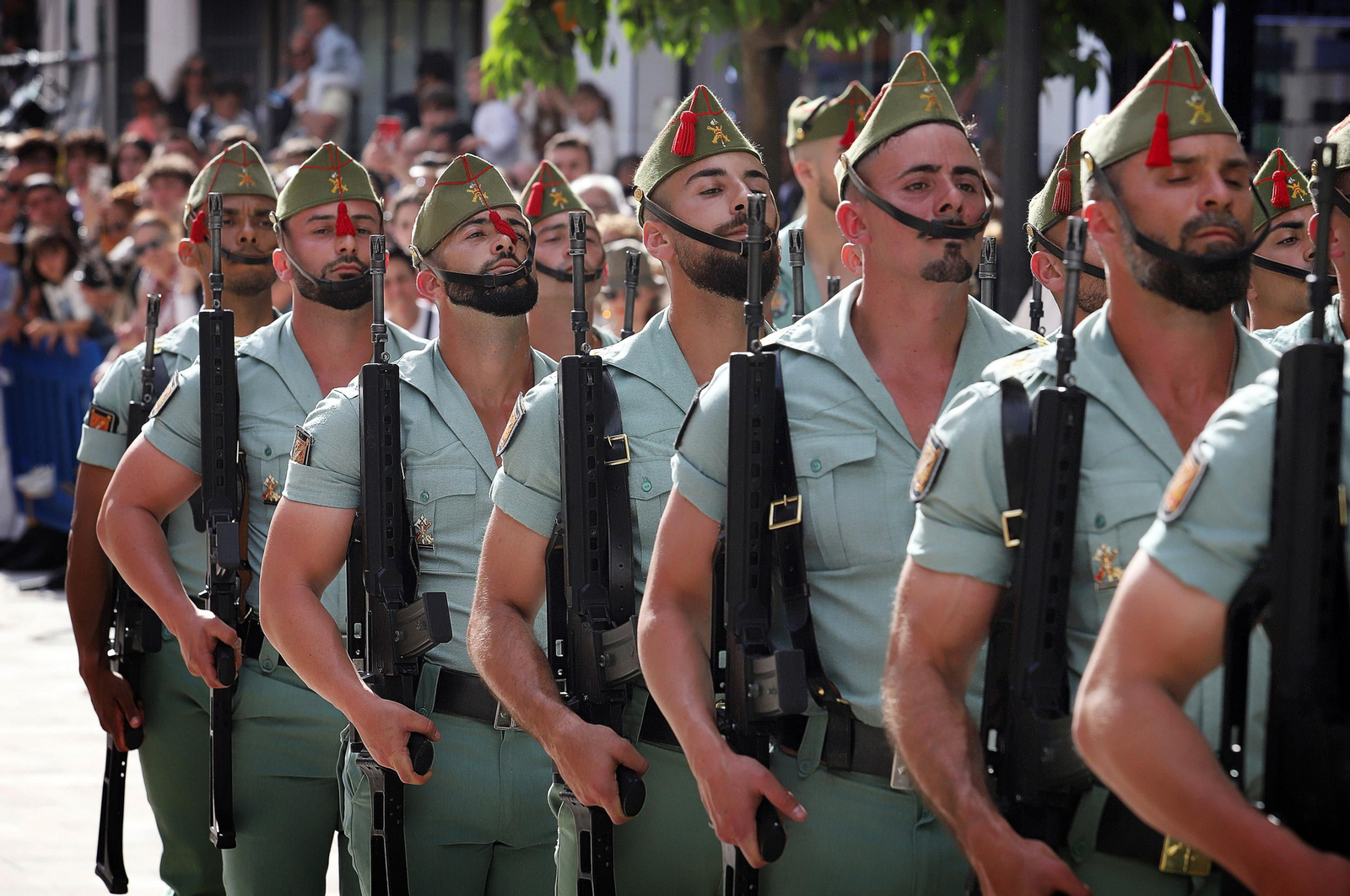 Sábado de Pasión: Imágenes de La Legión con el Cristo de la Vera+Cruz