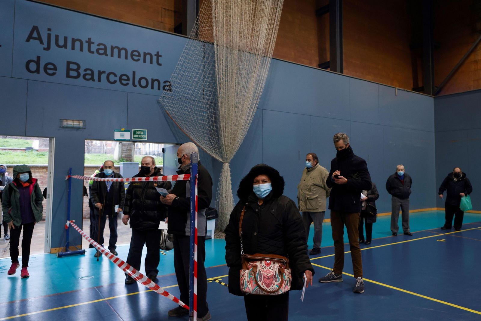 Imágenes de la jornada electoral en Cataluña
