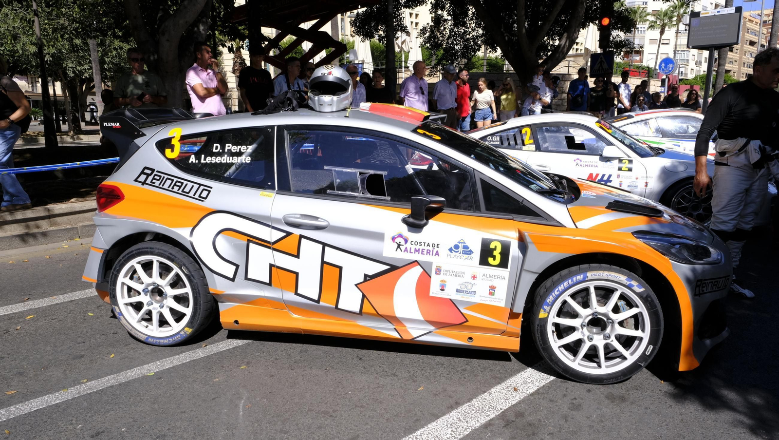 El vehículo del campeón de esta edición del Rallye Costa de Almería situado en la Rambla al término de la competición.