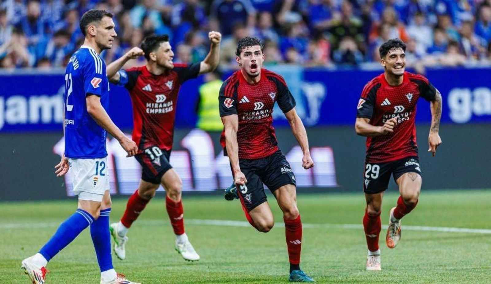 Las fotos del ascenso del Oviedo ante el Mirandés