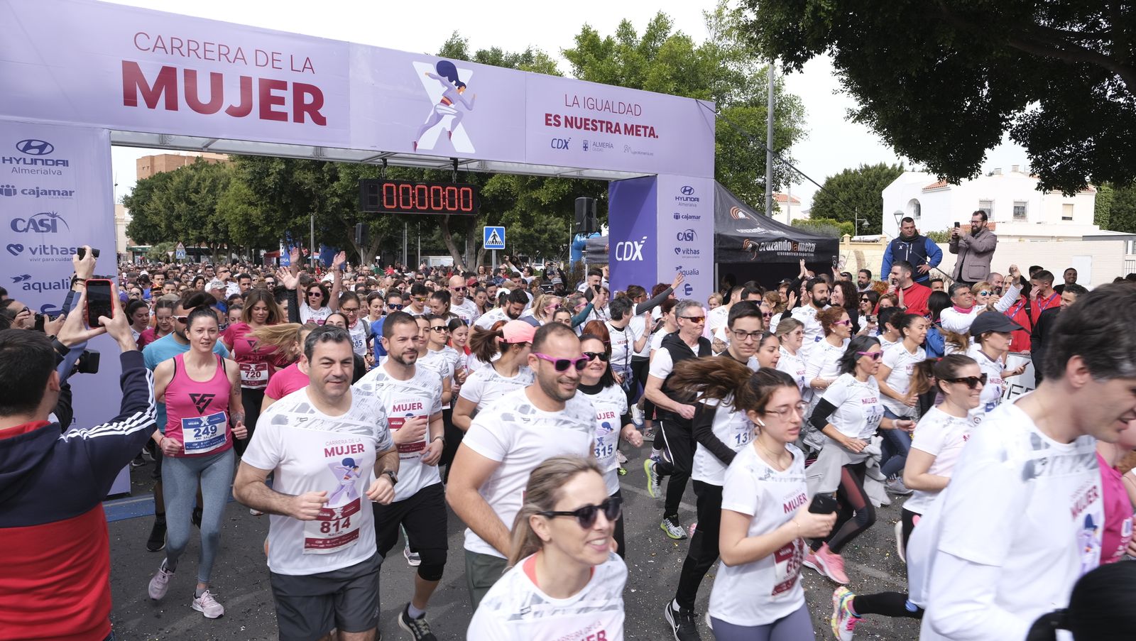 Imágenes de la Carrera de la Mujer 2023 en Almería