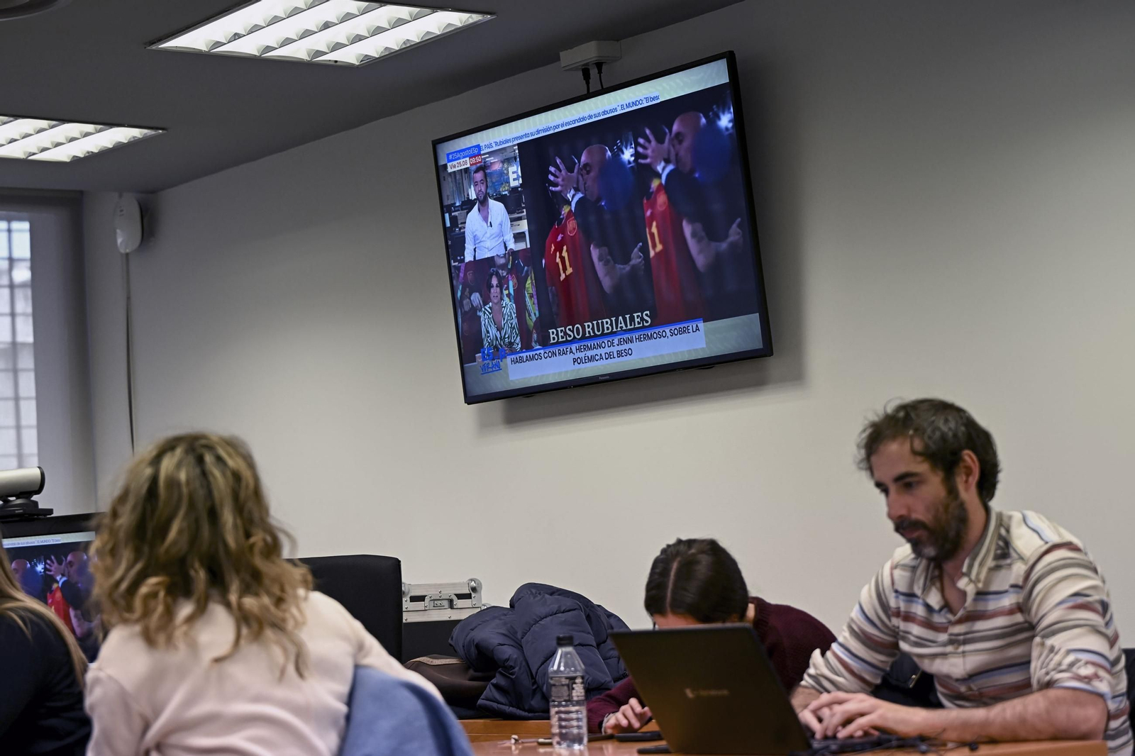 Las fotos del día de la declaración de Rubiales en el juicio