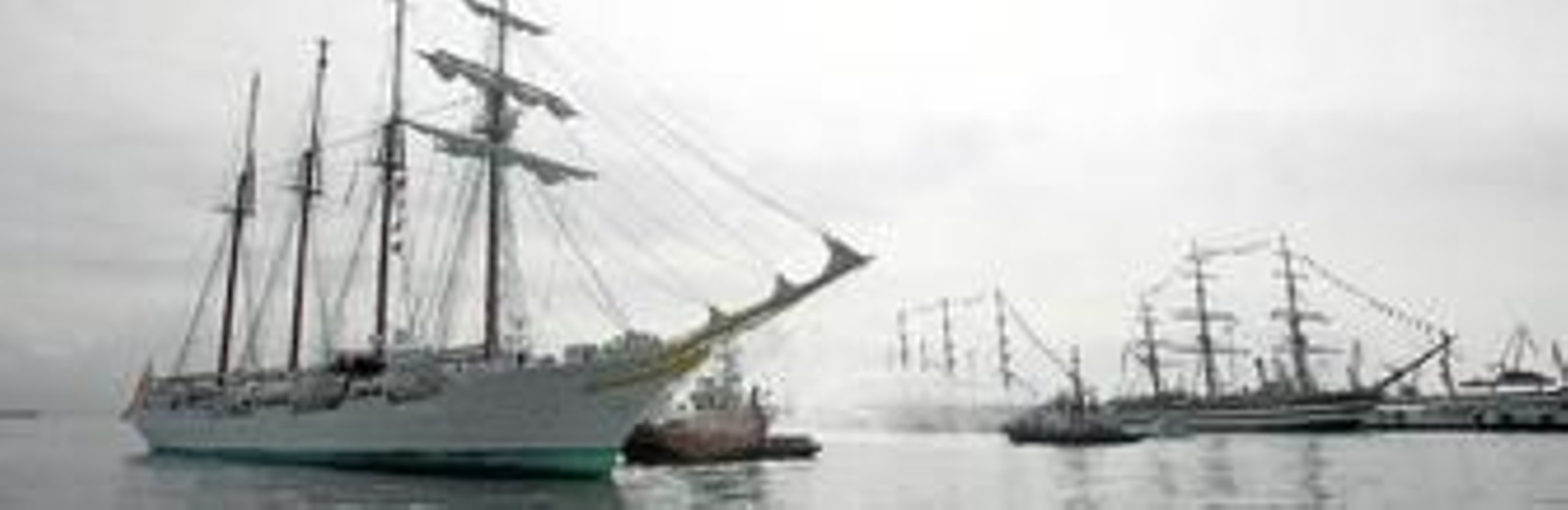 El 'Juan Sebastián de Elcano' llegando al muelle de Cádiz a finales de julio del año pasado.