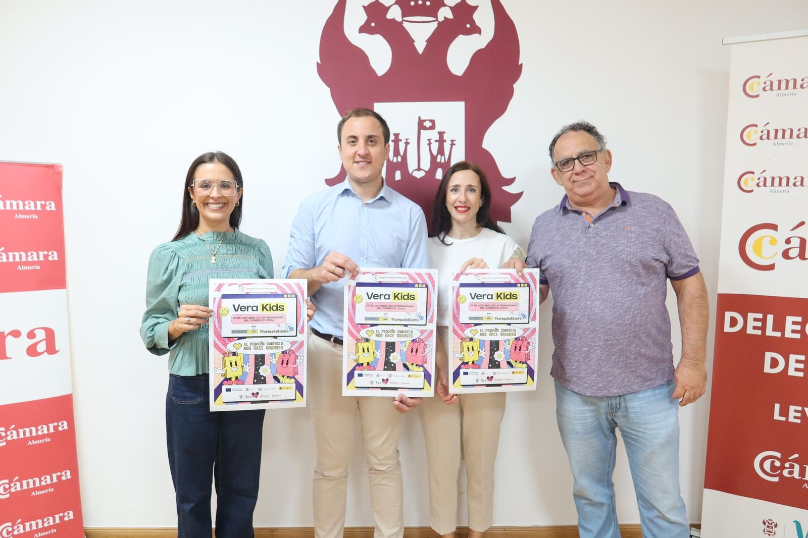 Alcalde, Concejal Comercio y Educación junto responsable Camara de Comercio de Vera.