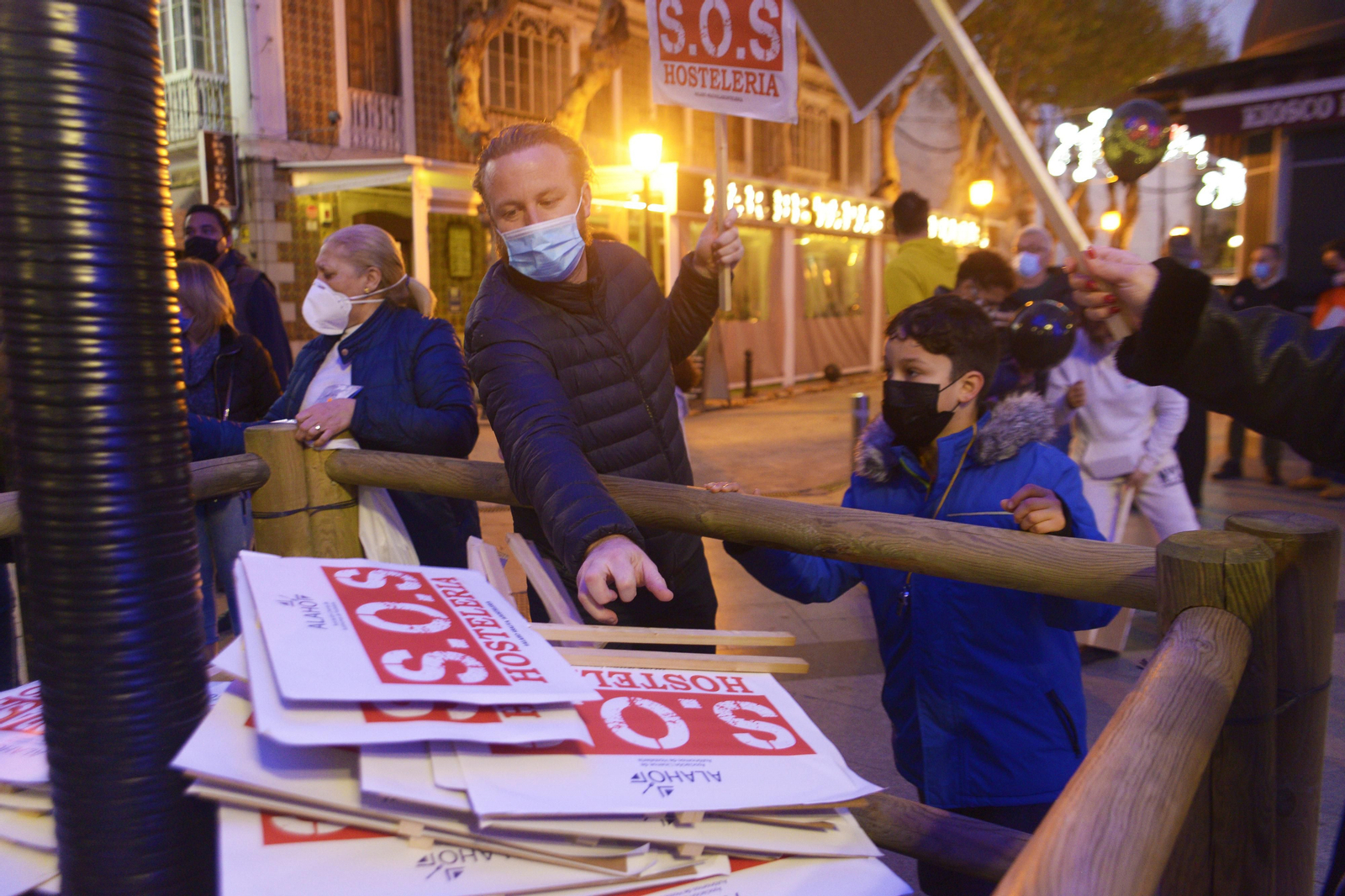 Fotos de la concentracíon de los hosteleros de La Línea