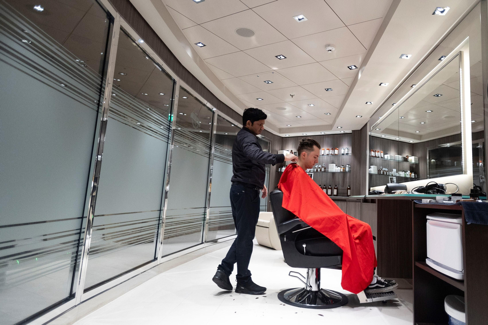 Imágenes de la visita del crucero MSC Euribia al puerto de Cádiz