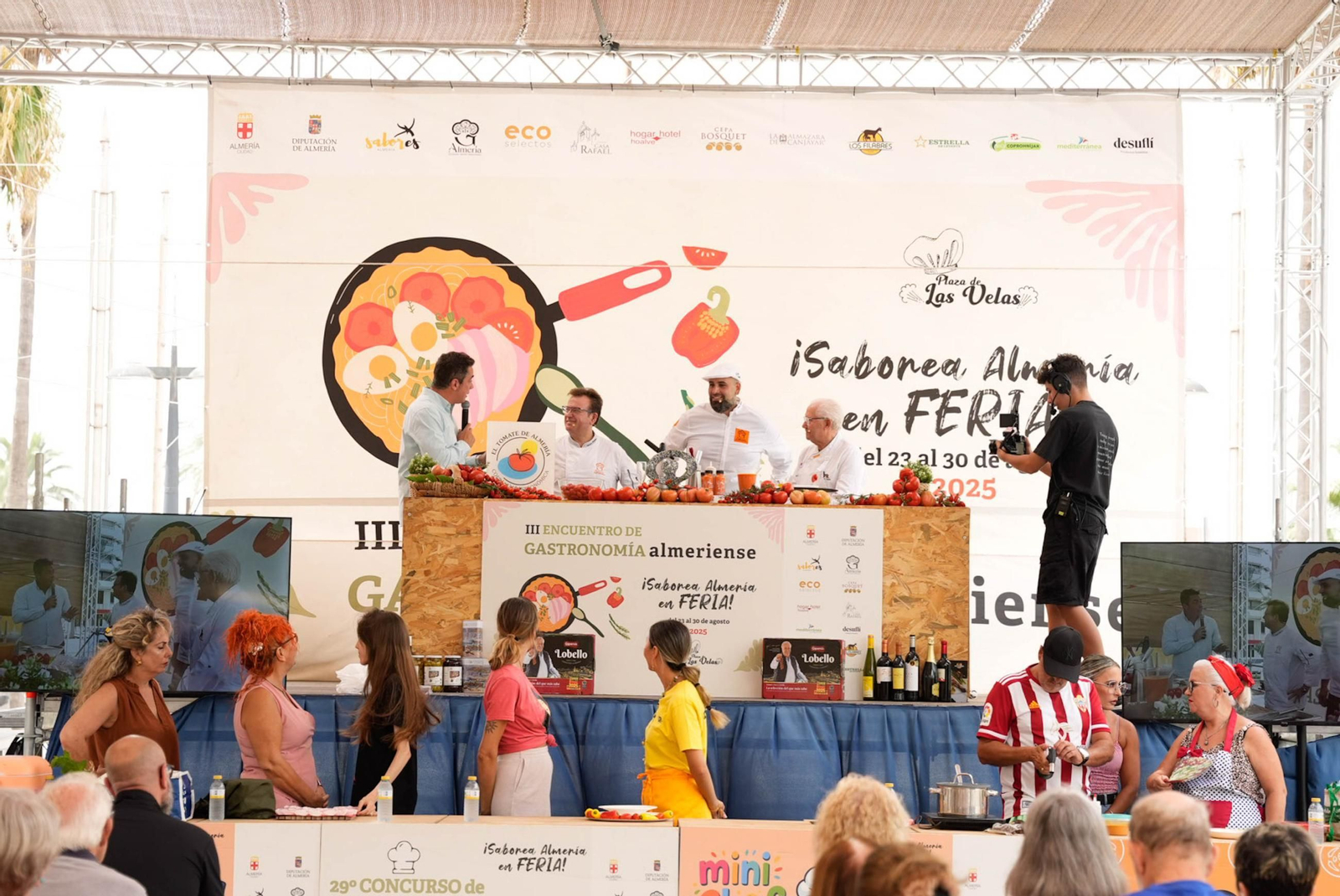 La Cofradía del Tomate y la semifinal del concurso gastronómico de la Feria de Almería, en imágenes