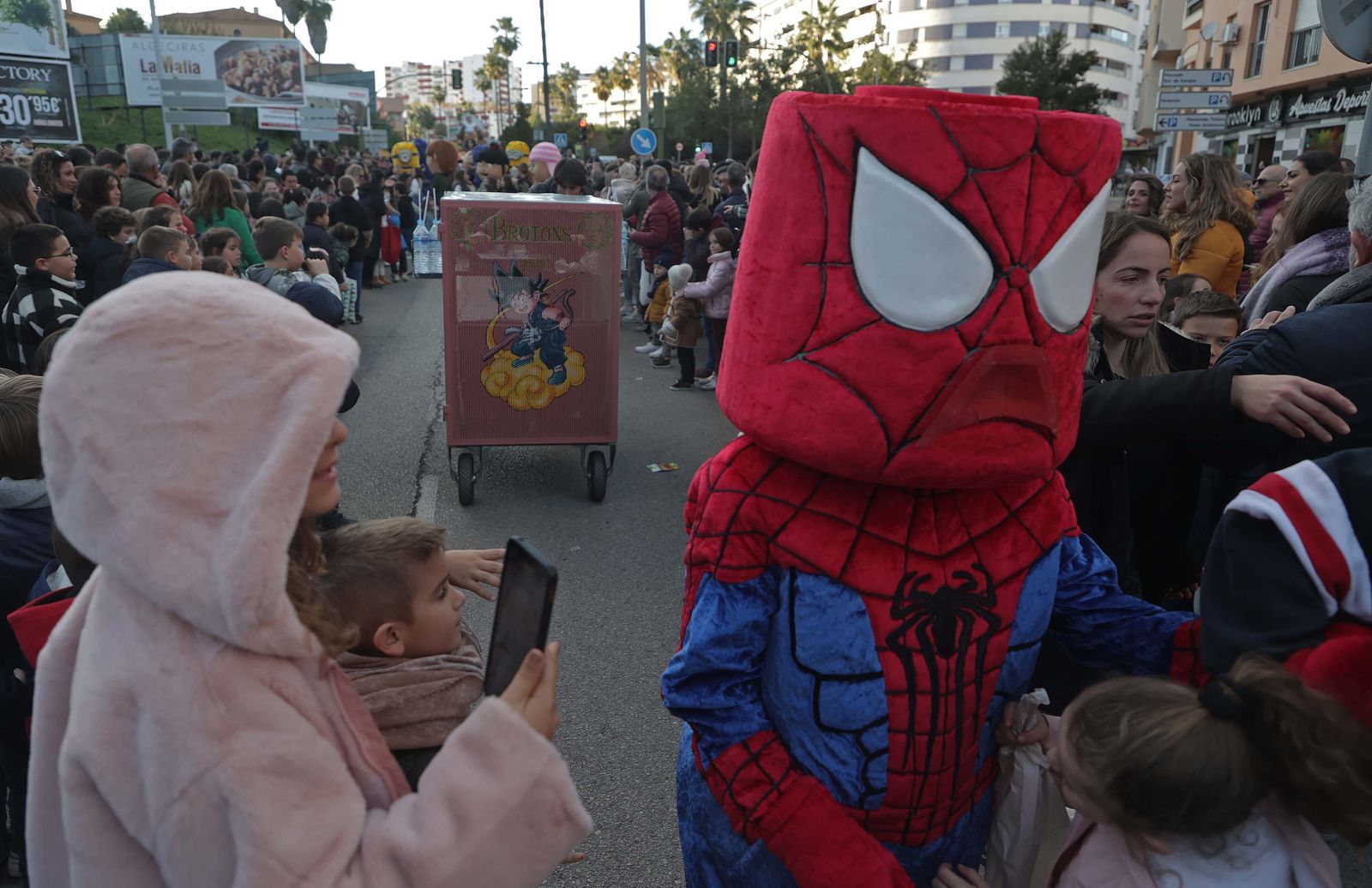 Fotos de la cabalgata de los Reyes Magos en Algeciras