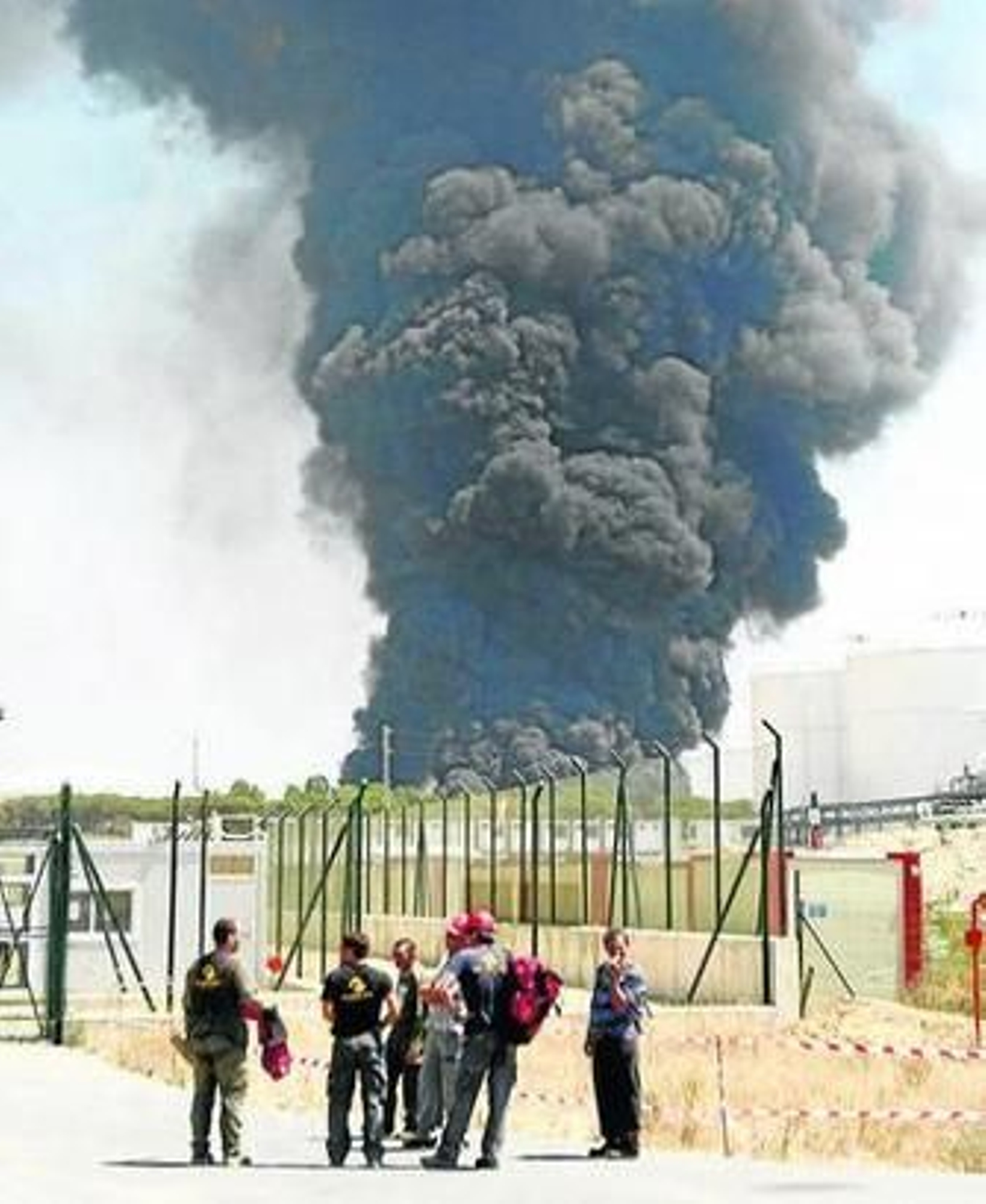 Humareda en el incendio de Cepsa, acontecido el pasado día 4.
