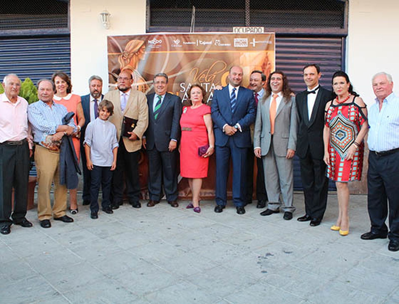 El cantaor Manuel Márquez Barrera ‘El Zapatero’, Manolo Marín, maestro de baile; la farmacéutica María Luisa Murillo Taravillo; Julio Vera, director de la Banda de Cornetas y Tambores de las Tres Caídas, el niño Leo Aguilar. Manuel Melado, pregonero de la Velá 2014; el alcalde de Sevilla, Juan Ignacio Zoido, la bailaora Pepa Coral, Francisco Pérez Guerrero, teniente de alcalde de Triana; Florencio Baltasar,  Carlos Ruiz, integrante de ‘Cantores de Híspalis’; Francisco Javier Gutiérrez Juan, director de la Banda Sinfónica Municipal de Sevilla; la bailaora Pepa Montes y el matador de toros Rafael Astola.  Foto: Victoria Ramírez