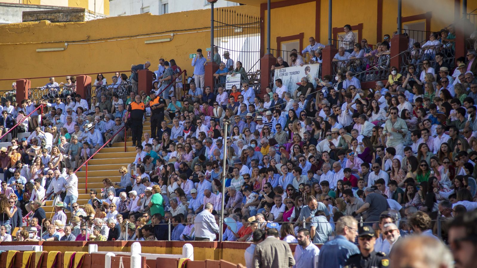 Los tendidos de la plaza de toros de Écija hacía siete años que no se abrían.