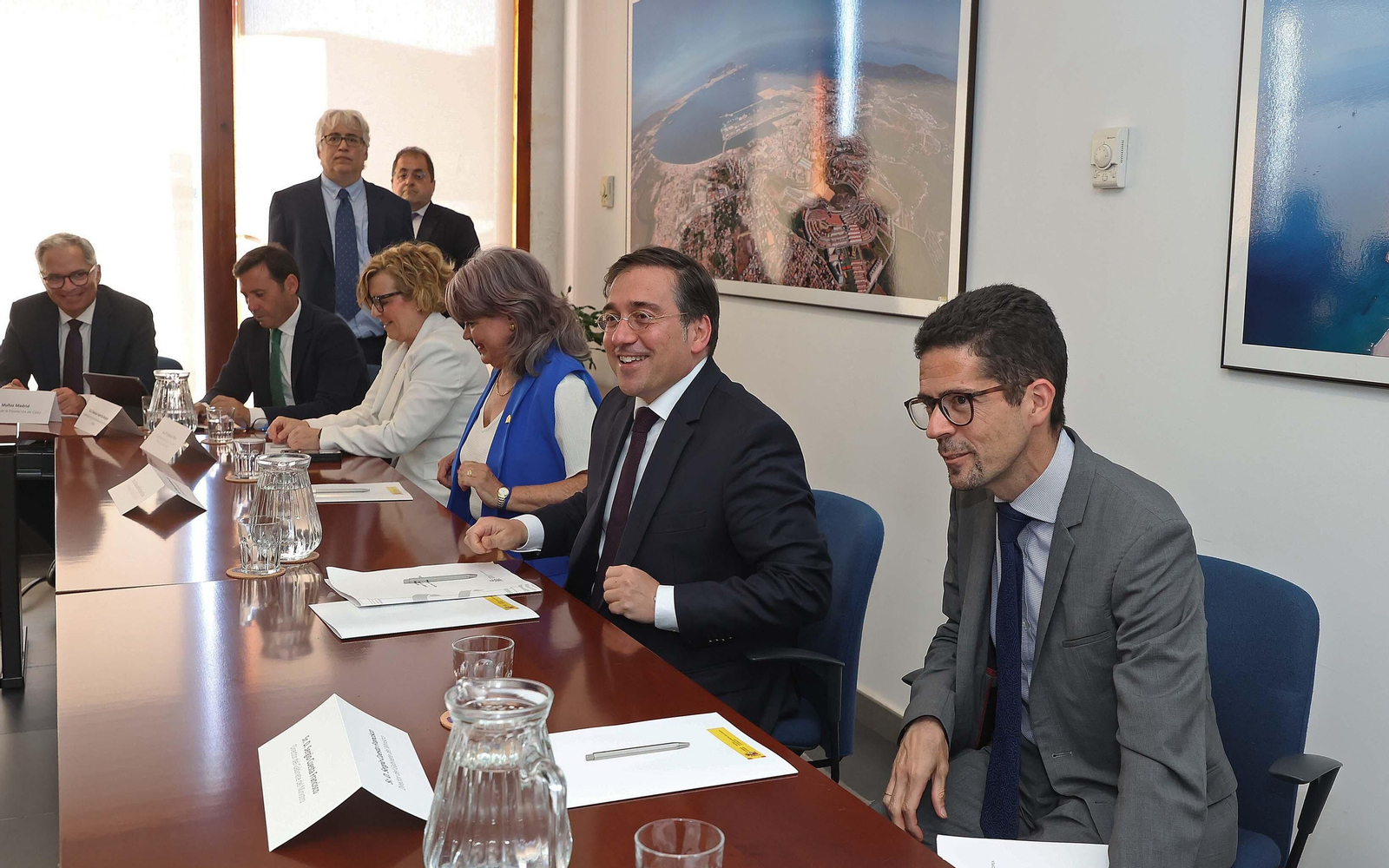 La reunión sobre el Brexit entre los alcaldes de la comarca y el ministro de Exteriores José Manuel Albares, en imágenes