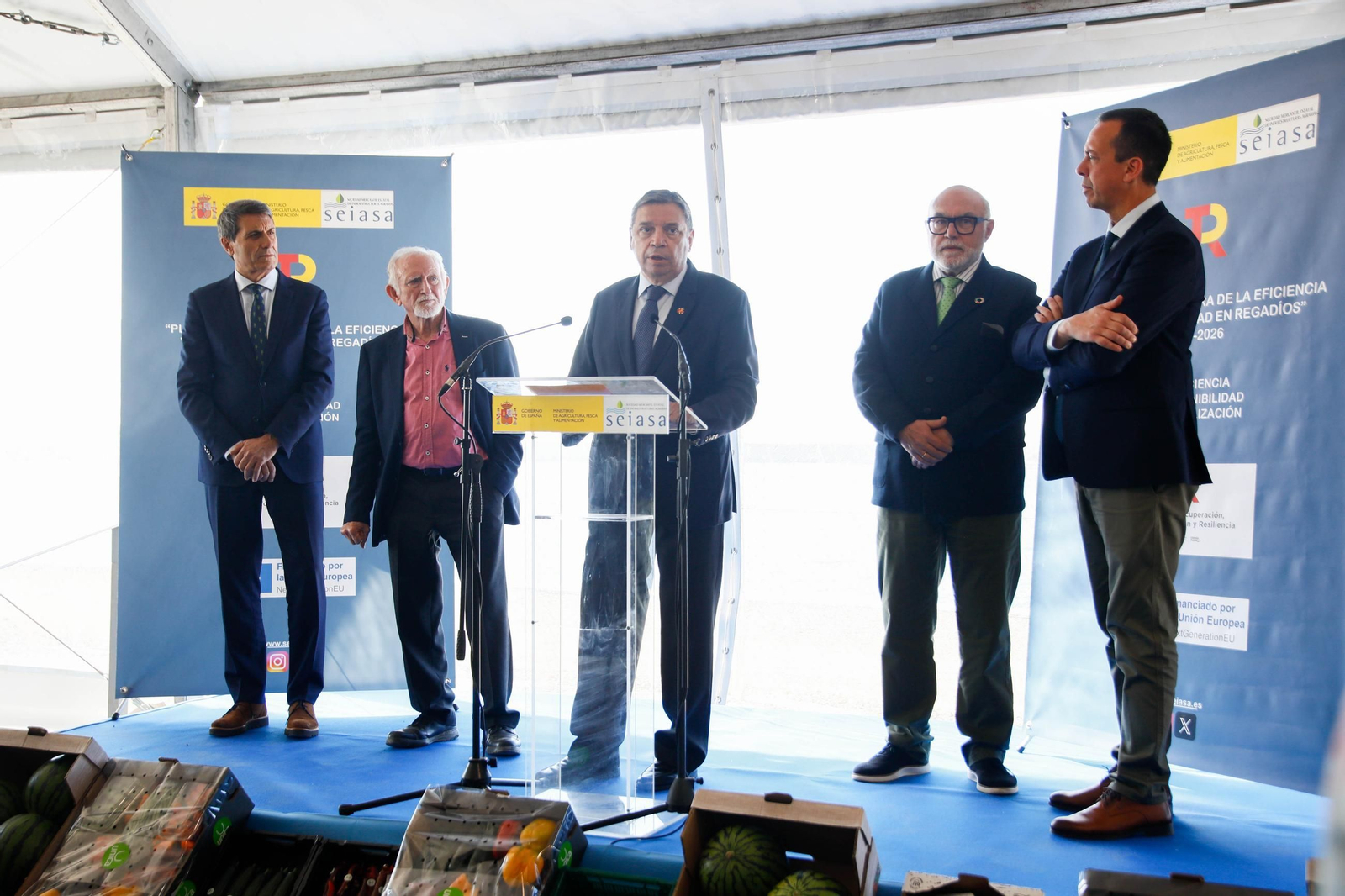 El ministro de Agricultura, Pesca y Alimentación, Luis Planas visita una de las balsas de la CUNC, en imágenes