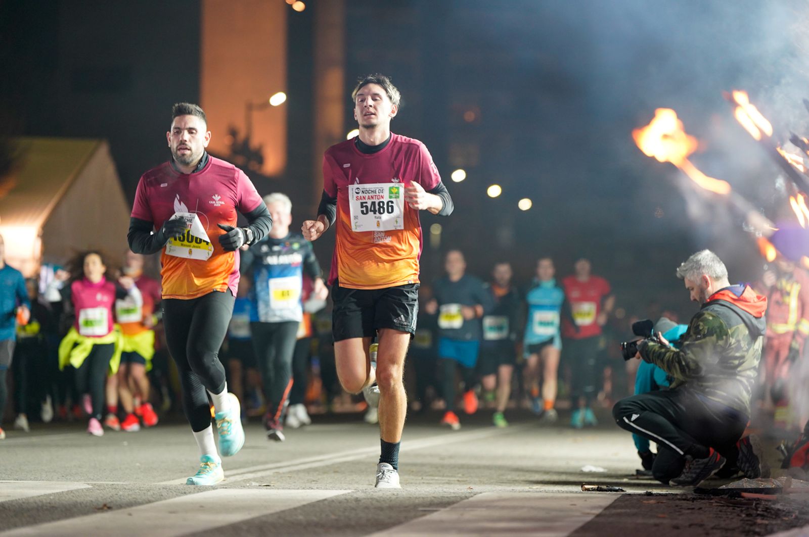 En imágenes: búscate en tu llegada a meta de la Carrera de San Antón 2026 (11)