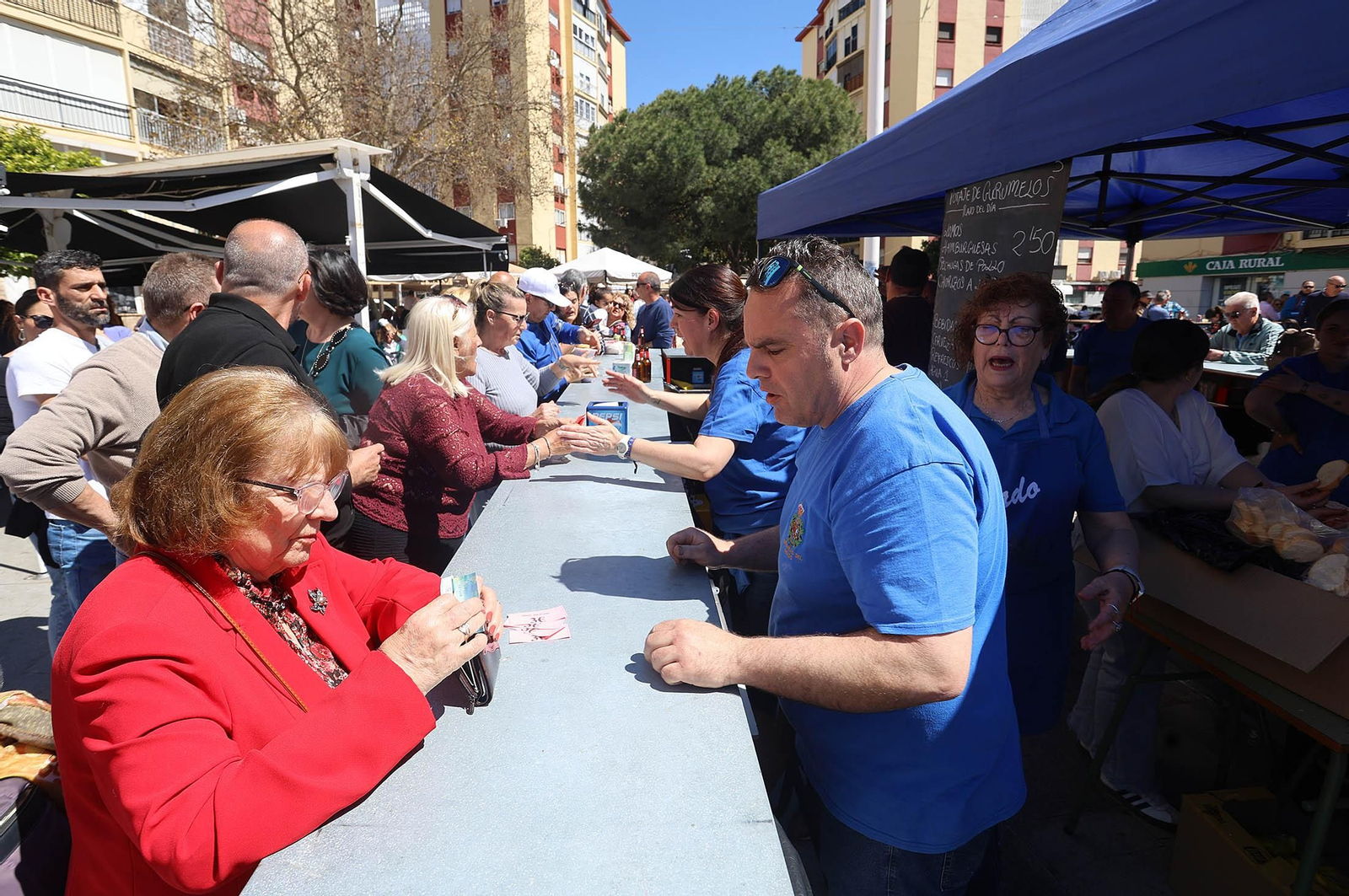 Imágenes del ambiente en el encuentro del gurumelo en el Parque de la Luz