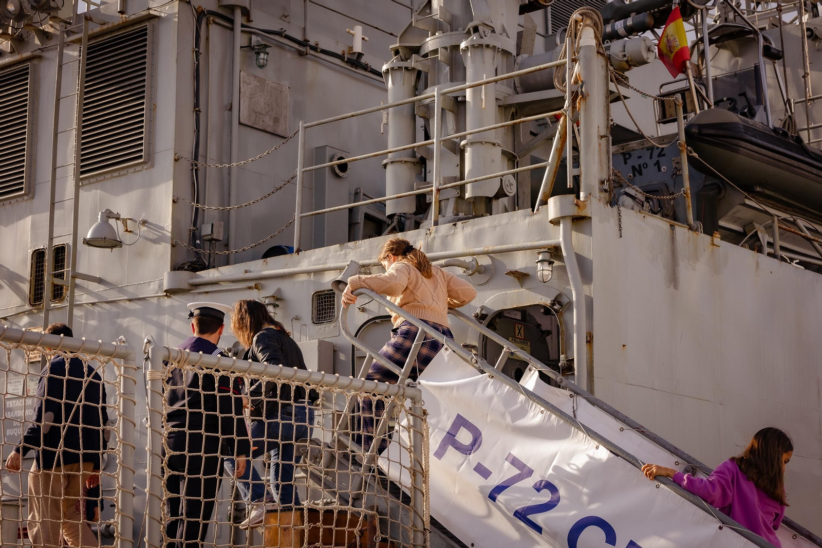 Imágenes del patrullero Centinela en el Muelle de Levante