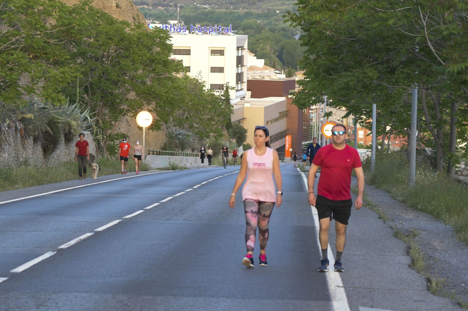 La desescalada se desmadra en Granada: bañistas en el río Genil