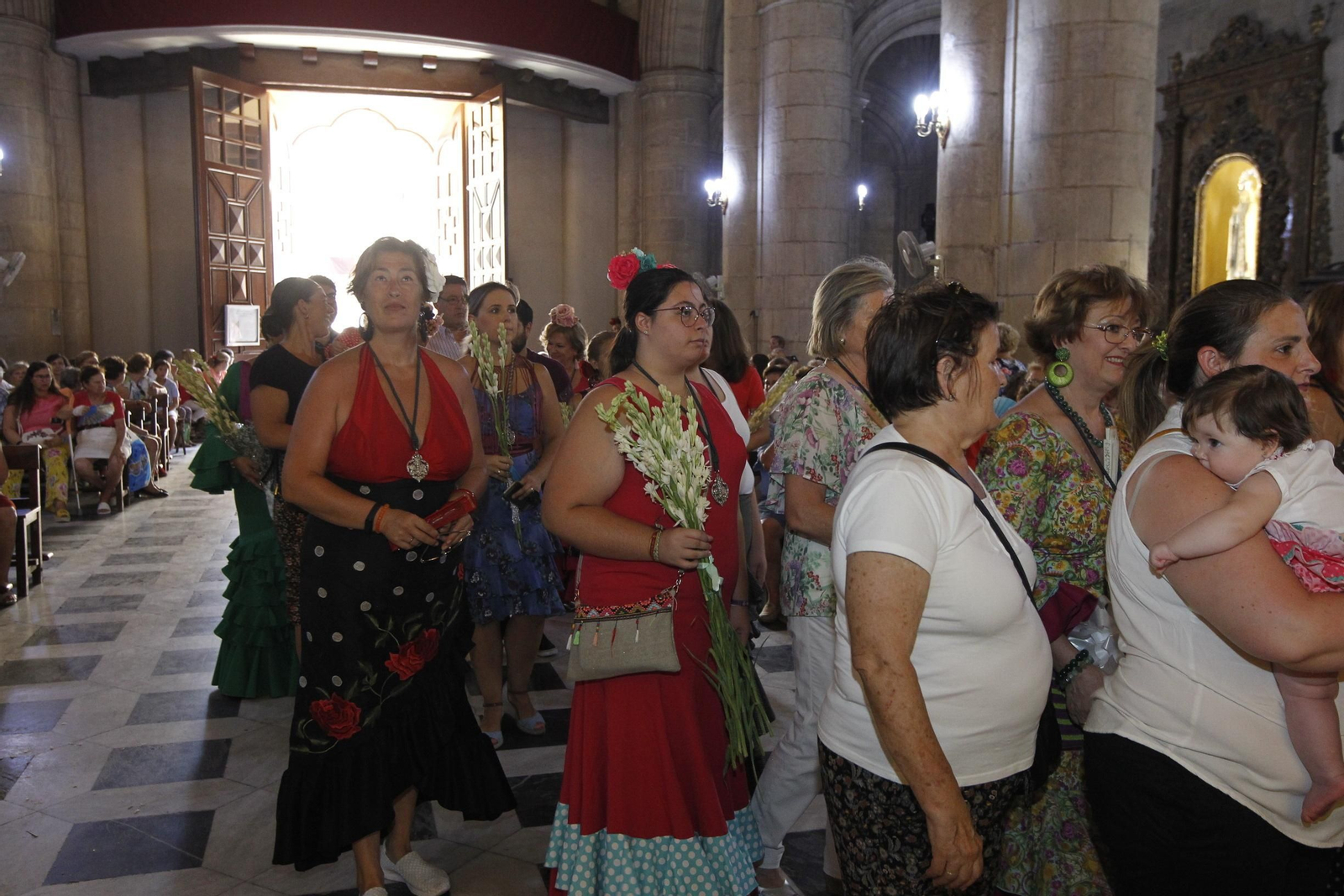 Fotogalería ofrenda floral a la Virgen del Mar. Feria de Almería 2019