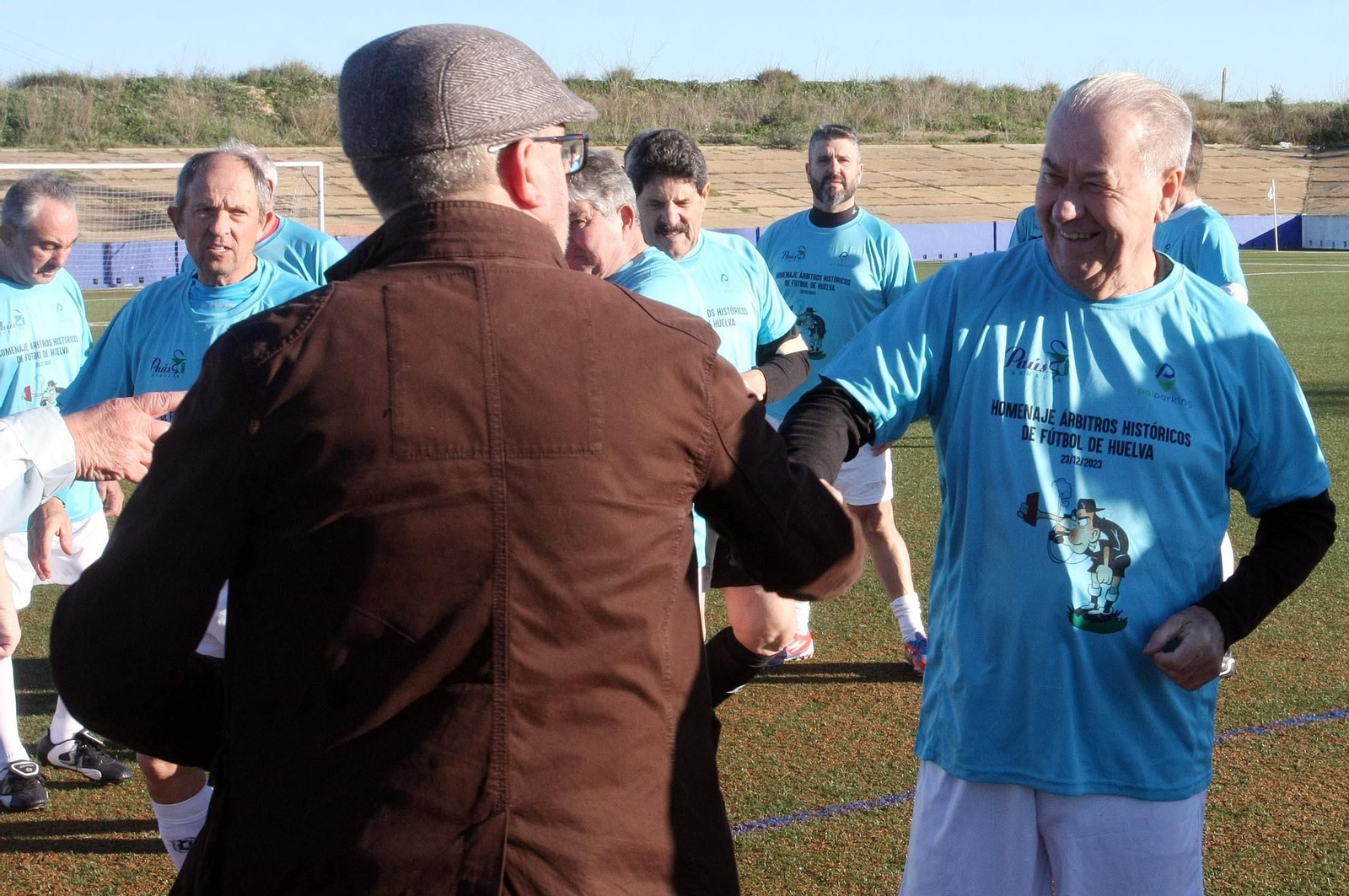 Imágenes del partido homenaje a los árbitros históricos de fútbol de Huelva