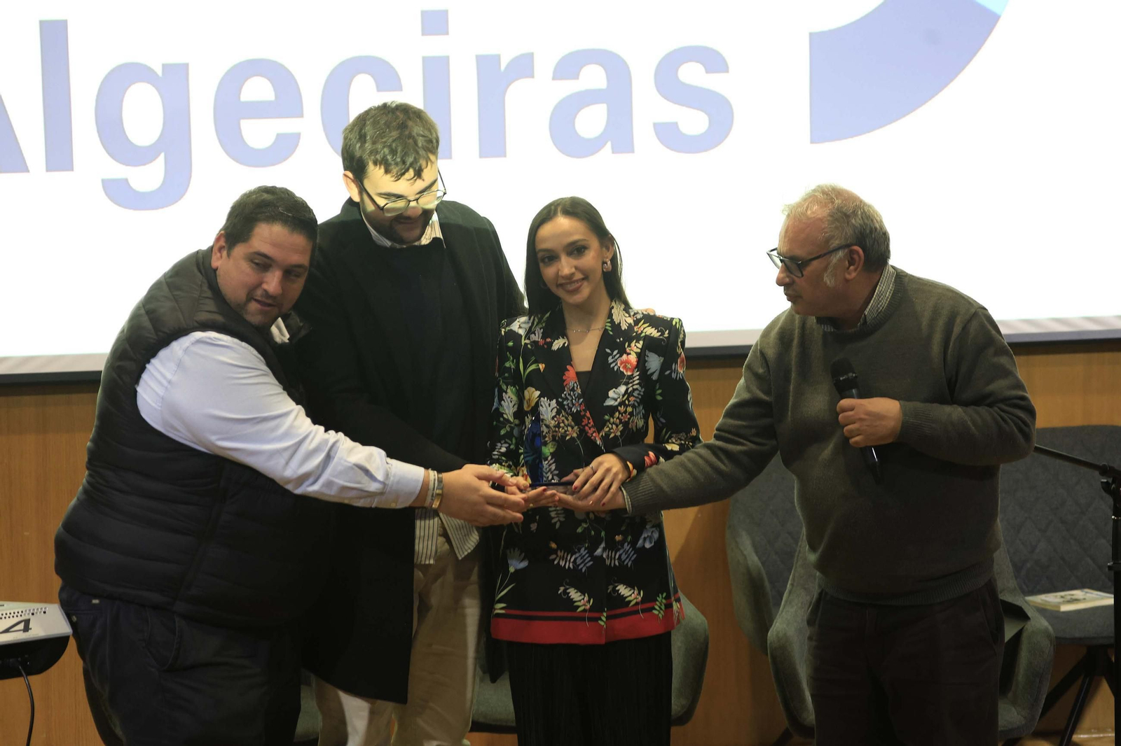Las fotos de la entrega del Premio Rafael Viso 2025 para jóvenes creadores a la cantante algecireña Naomí Santos