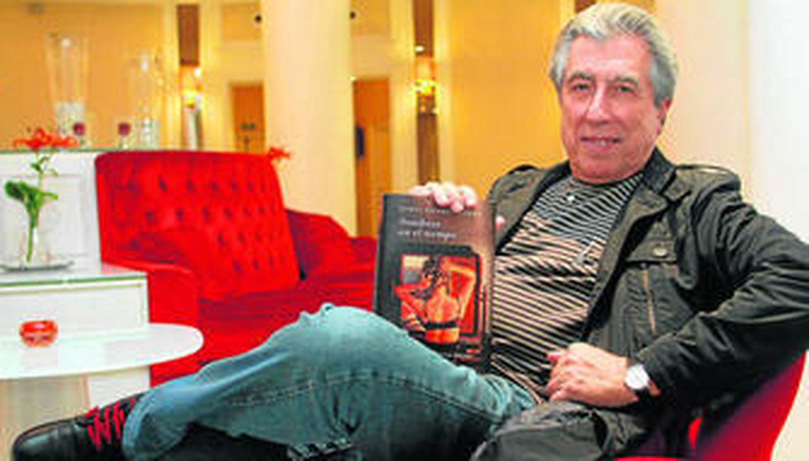 Jordi Sierra i Fabra (Barcelona, 1947), escritor hiperactivo y antiguo periodista musical, durante su reciente visita a Sevilla.