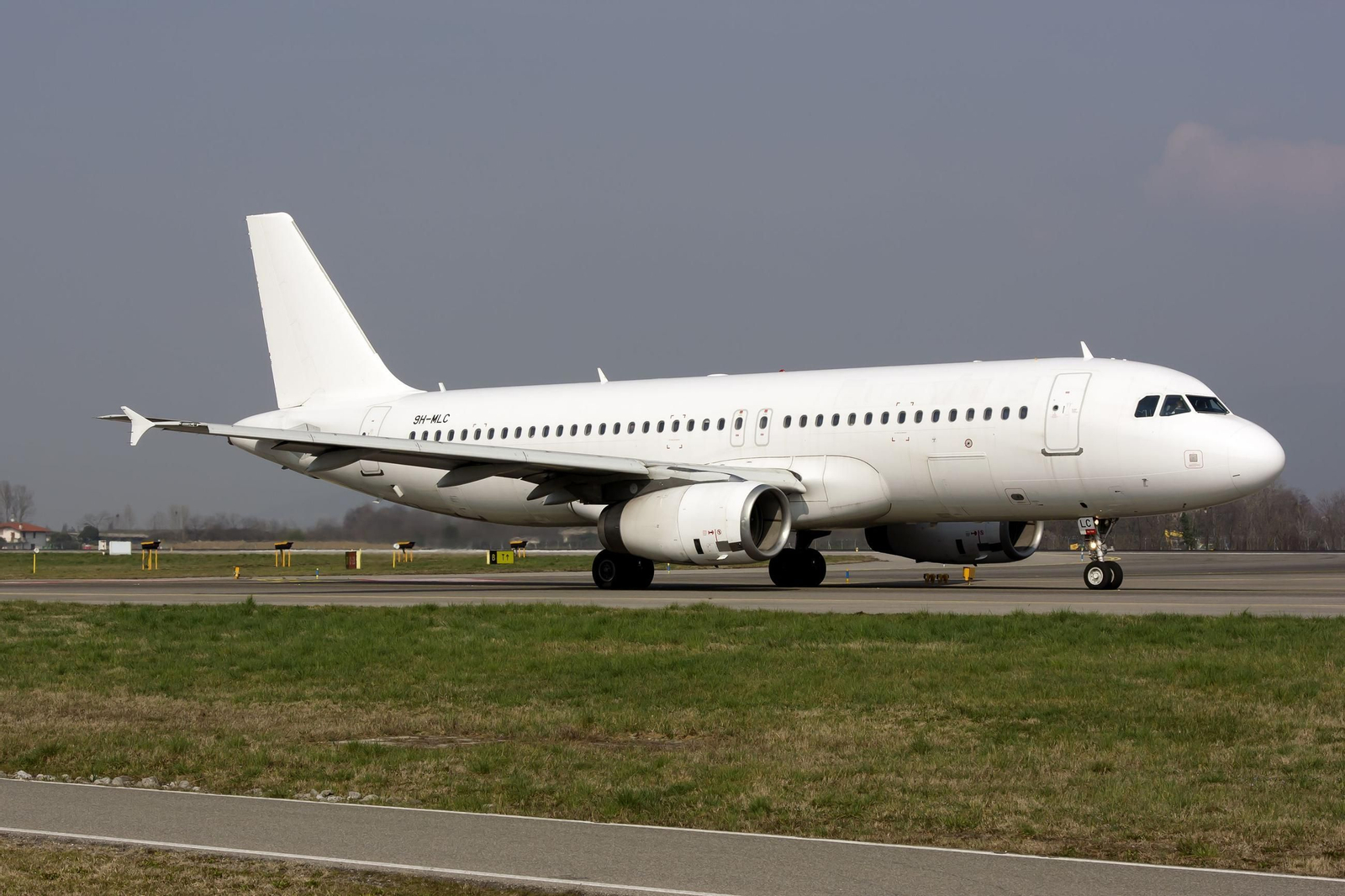 Un avión en la pista del aeropuerto de Vilna.