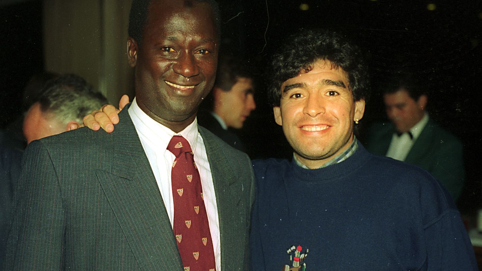 Biri Biri y Maradona, en un encuentro de ambos fuera antes de un partido en Sevilla.