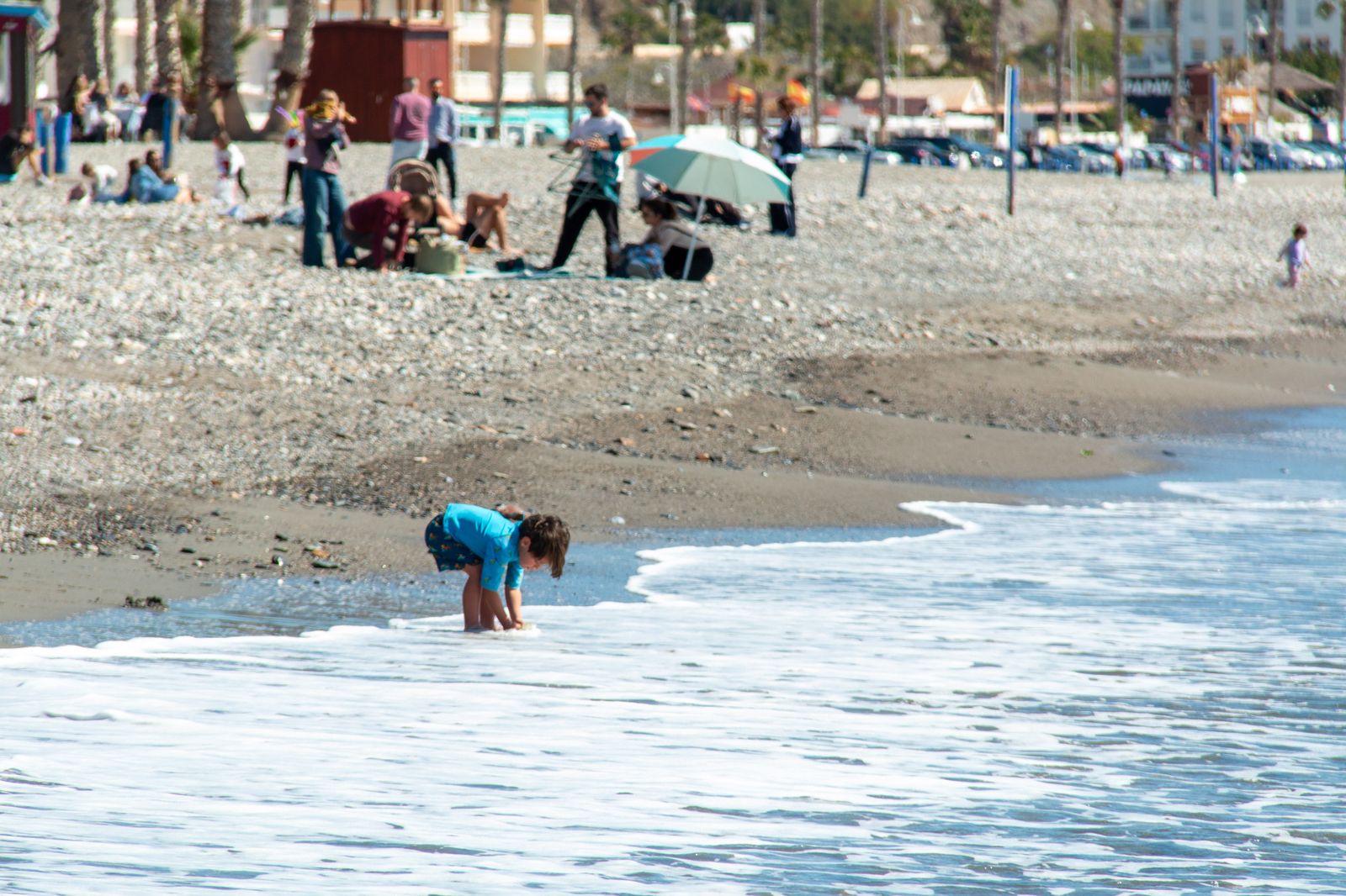 La Costa disfruta de un Día de Andalucía con viento, sol y playa
