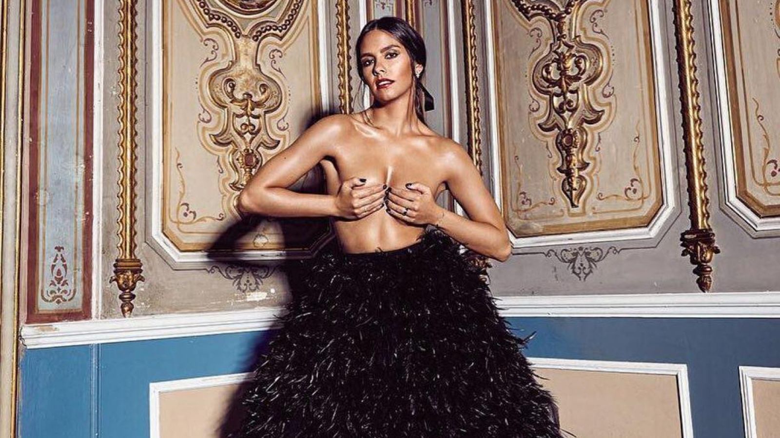 Foto en 'top less' para una publicación.