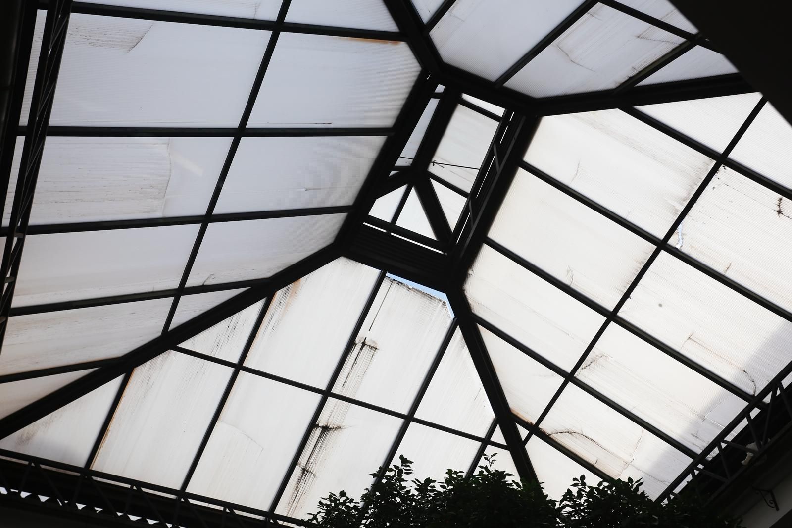 La borrasca Marta volvió a poner en evidencia el mal estado del edificio municipal de La Escuela.