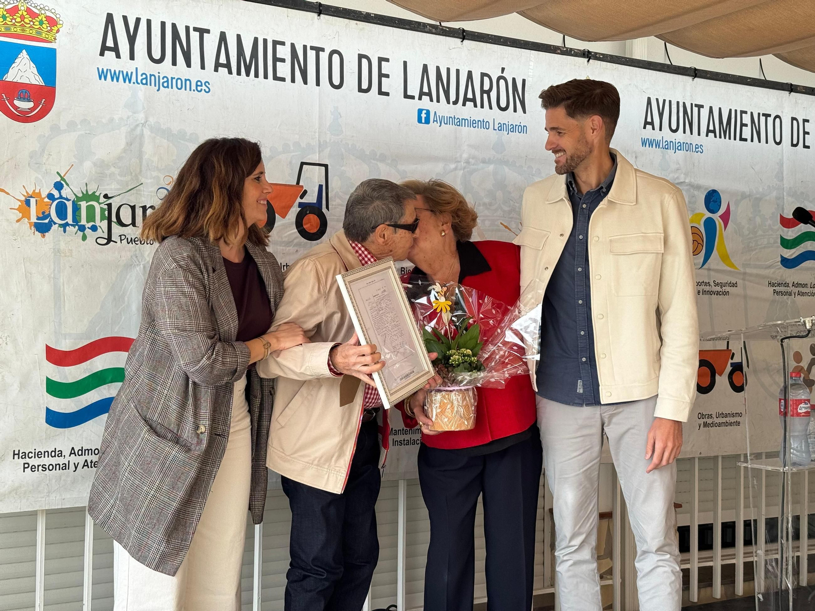 Uno de los matrimonios homenonajeados en Lanjarón.