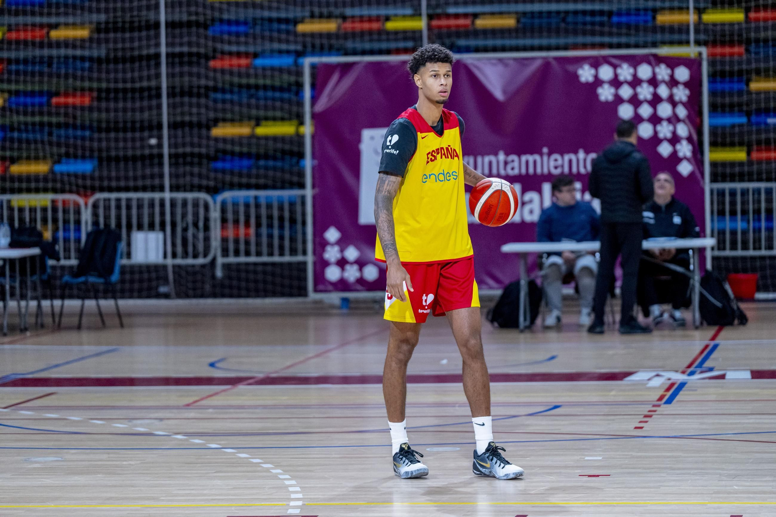 Alberto Díaz, Francis Alonso y Paco Aurioles, en la primera España de Chus Mateo