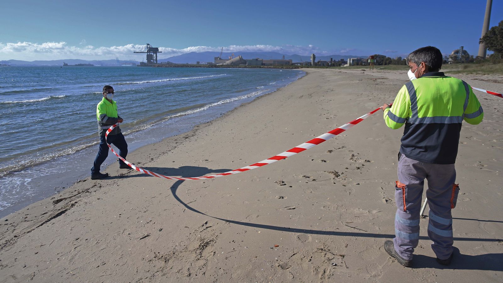 Demolición del silo de  Holcim en Palmones