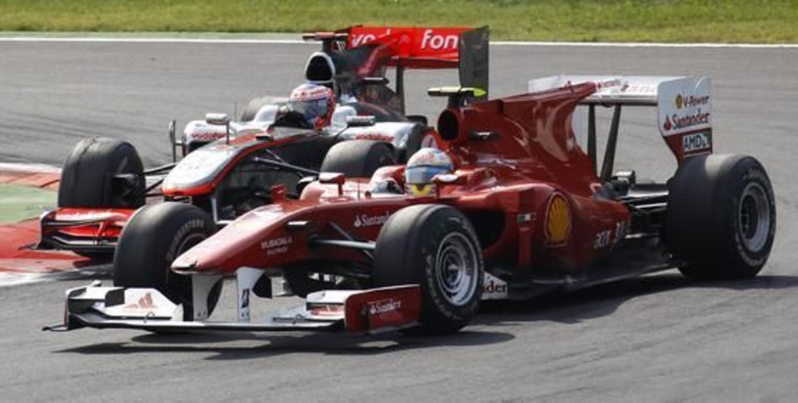 Fernando Alonso refuerza su candidatura al Mundial tras ganar en Monza. / Reuters