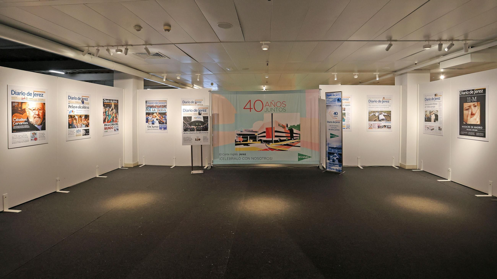 Imágenes de la exposición de portadas del Diario de Jerez en El Corte Inglés por los 40 años