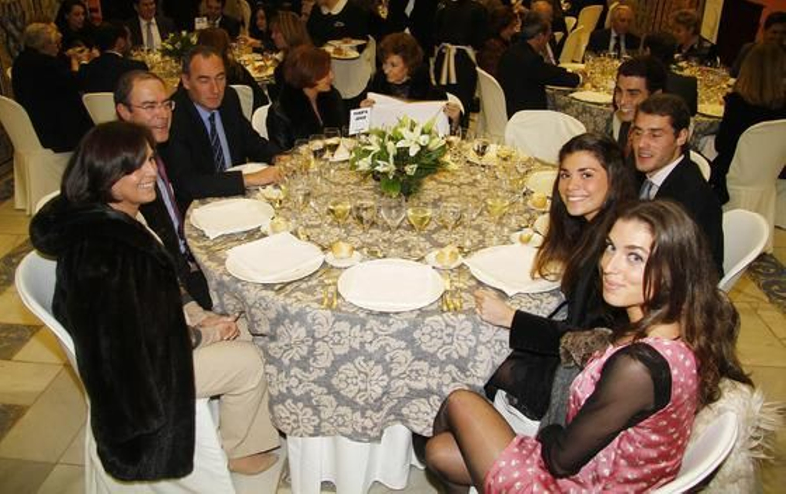Fátima Cabrera, Manuel Clavero Ternero, Pablo Clavero Ternero, Mercedes Clavero Ternero, Isabel Rodríguez de Quesada, Juan Clavero Ternero, Manuel Clavero Cabrera, Mercedes Luque Clavero y Blanca Clavero Cabrera.

Foto: Antonio Pizarro / Juan Carlos Vázquez / Victoria Hidalgo / Manuel Gómez