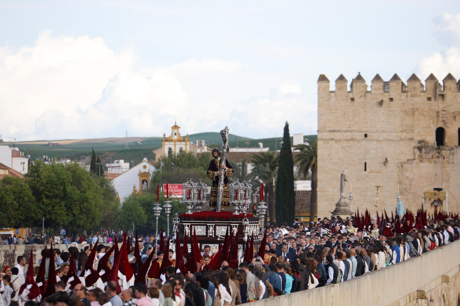 La procesión de la Vera-Cruz en este Domingo de Ramos de Córdoba, en imágenes