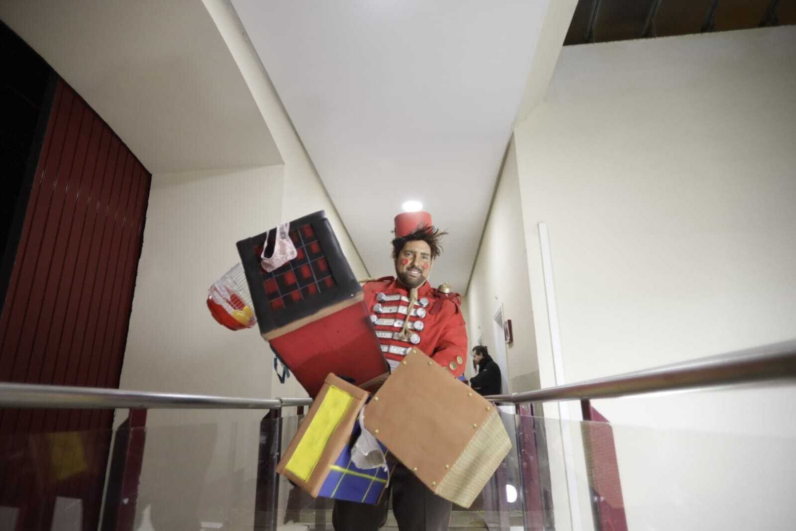 Chirigota 'Hotel y resort Cadi, aquí tiene usté su casa'