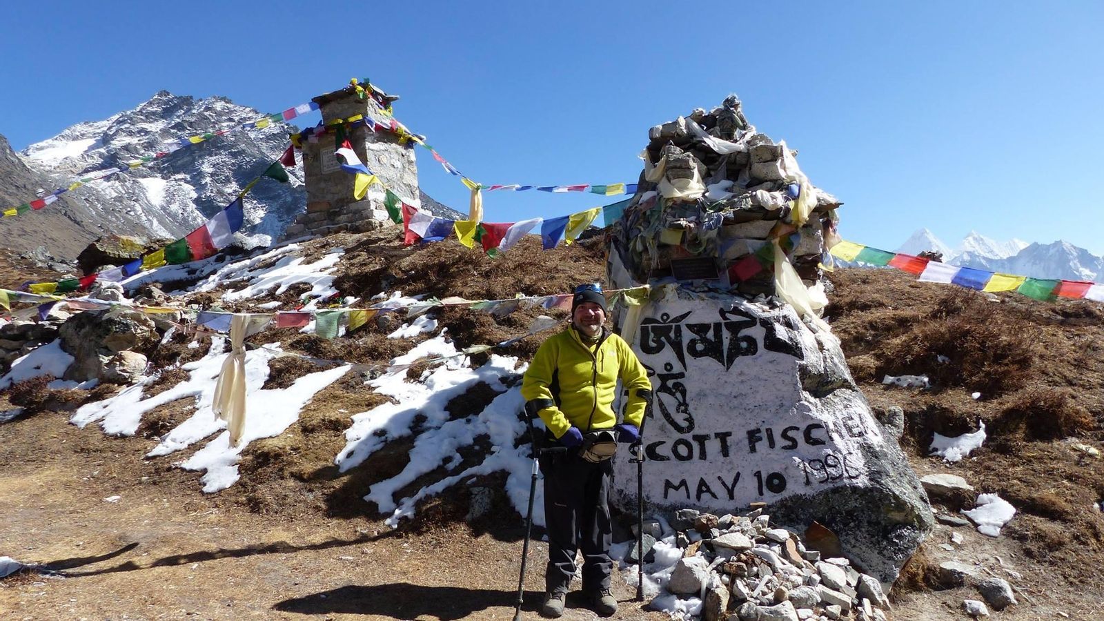 José Antonio en otra expedición al Himalaya.-