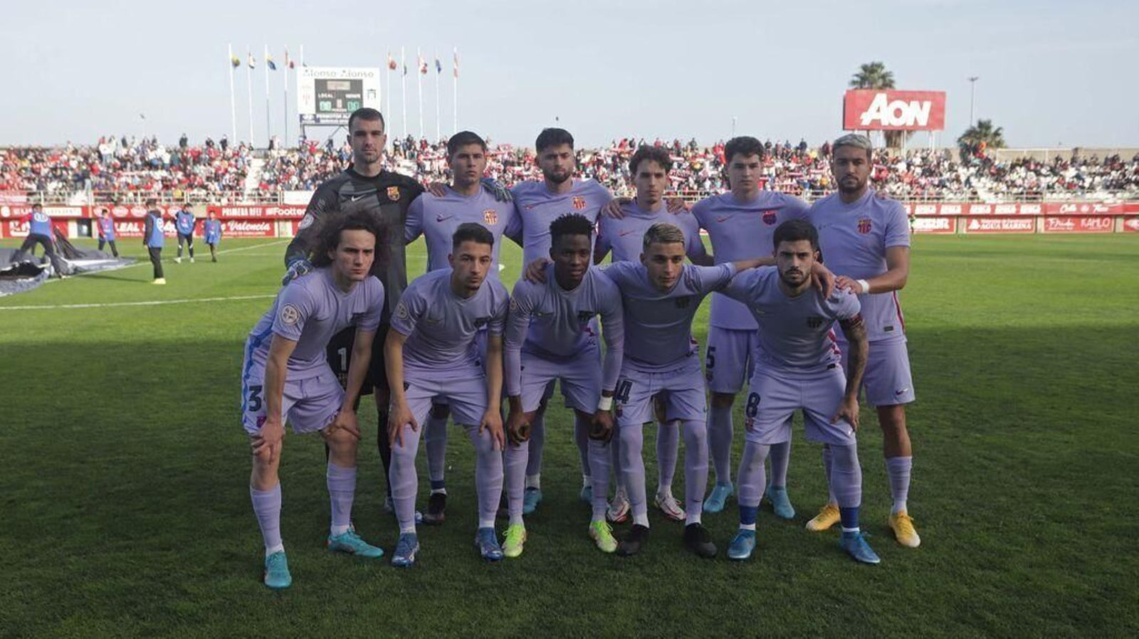 Formación inicial del Barcelona B en el Nuevo Mirador