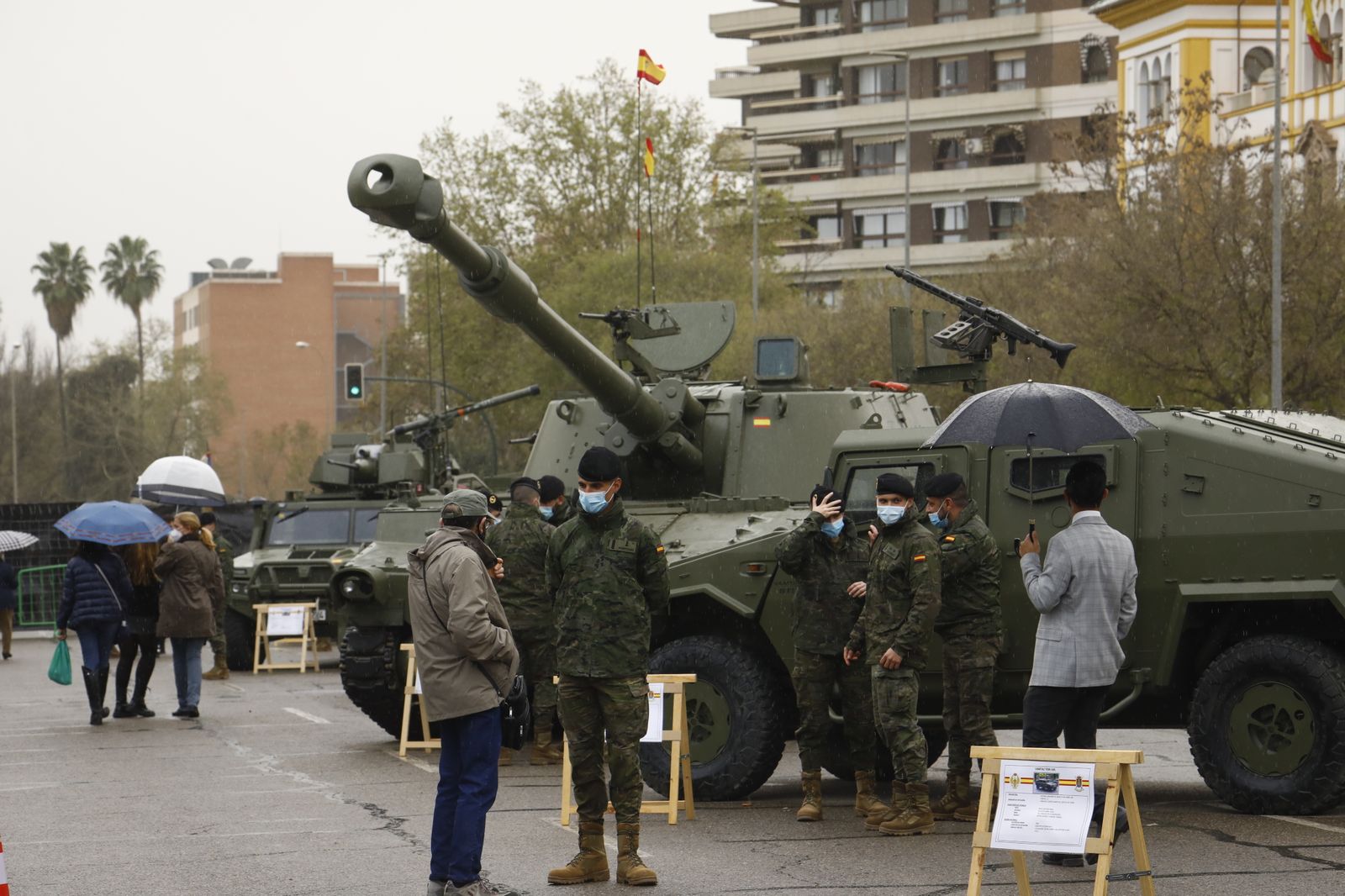 Las fotografías de la exposición de armamento de la Brigada de Córdoba