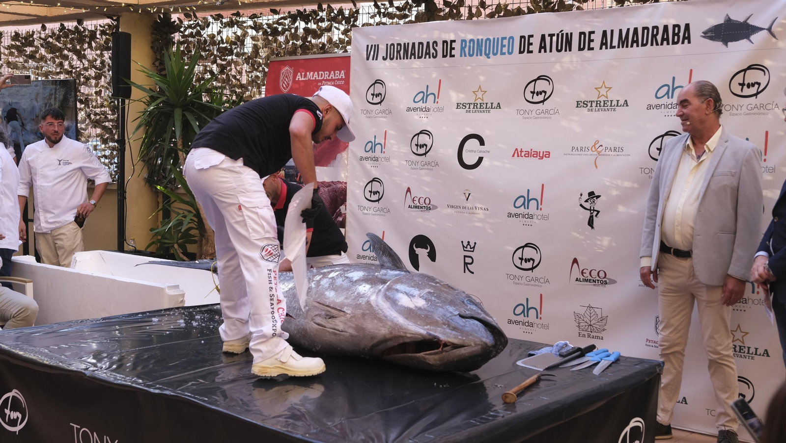 El ronqueo del atún de Almadraba en el Espacio Gastronómico Tony García, en imágenes