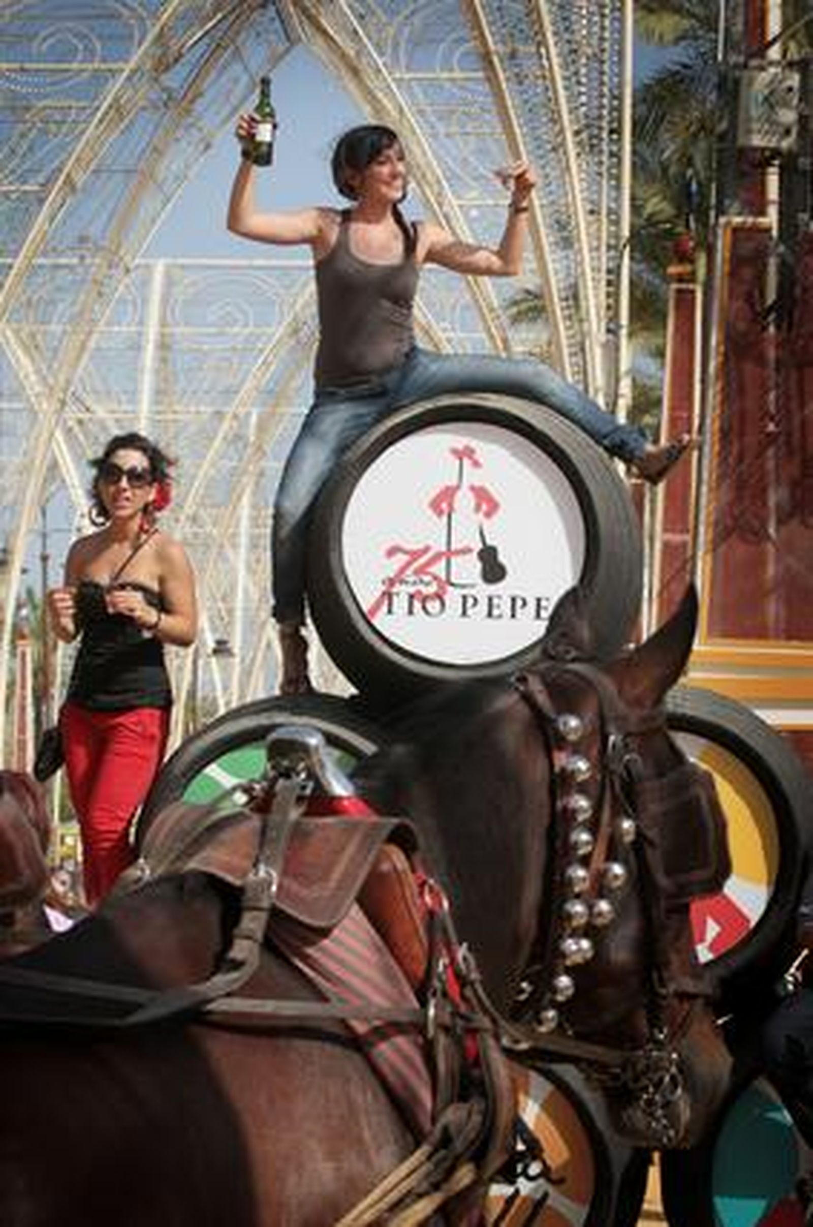 Esta joven quiso llevarse una instantánea curiosa del Real.

Foto: Miguel Ángel González
