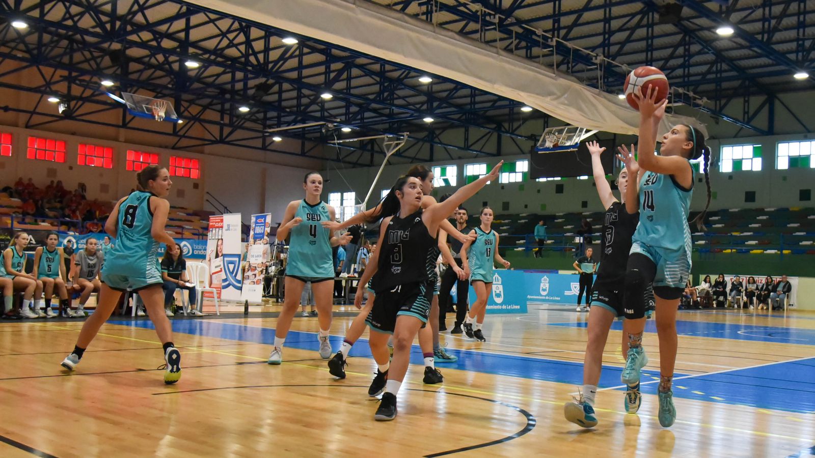 Las fotos de la segunda jornada del Andaluz infantil femenino de baloncesto en La Línea