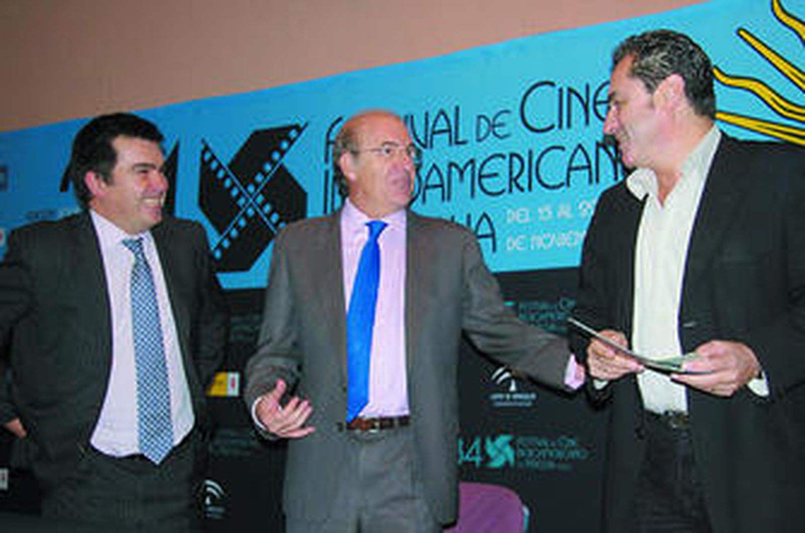 Antonio Vázquez, Pedro Rodríguez y Eduardo Trías, durante la firma del convenio con Toyota.