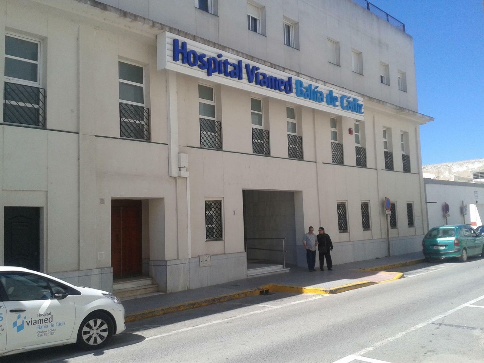 Vista del Hospital Viamed Bahía de Cádiz en la calle Arroyuelo de Chiclana.